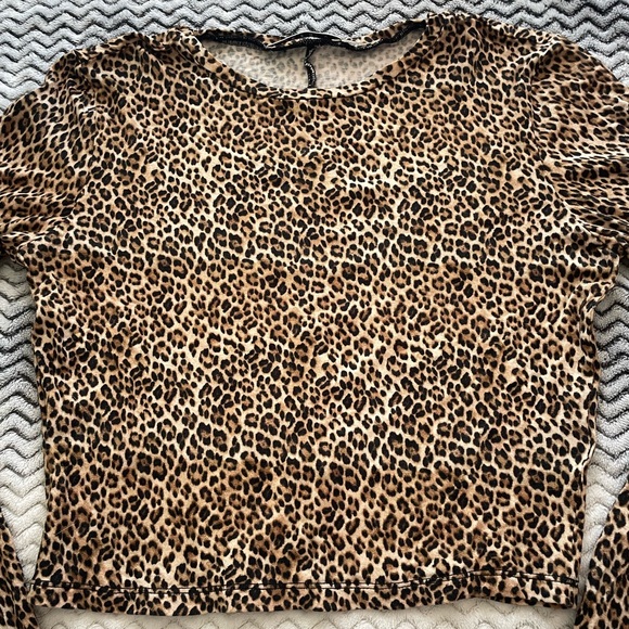 EUC Alice + Olivia Women’s Long Sleeve Mini Leopard Print Cropped Top Size XS - Picture 4 of 10
